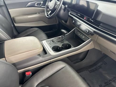 Certified 2025 Kia Carnival FWD image 23