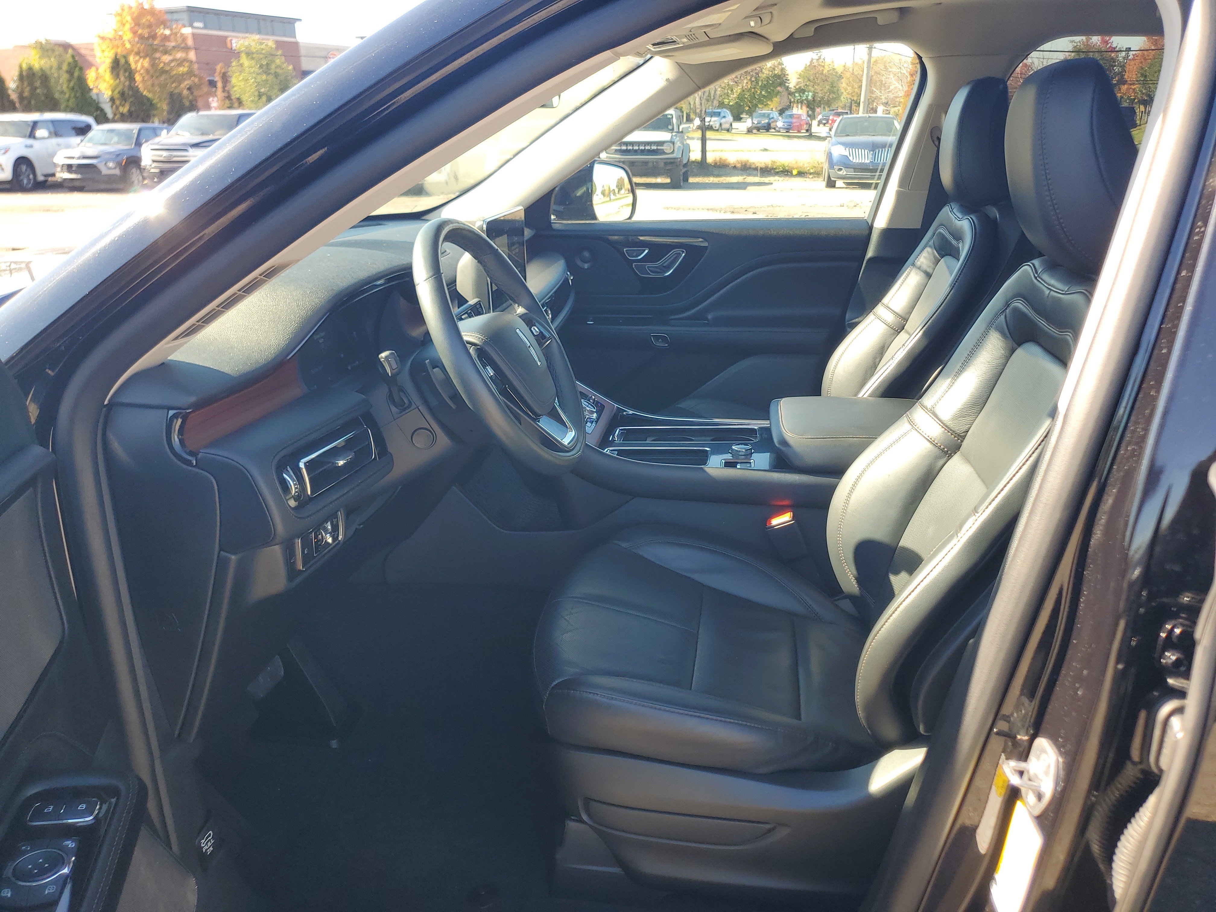 Used 2023 Lincoln Aviator Reserve w/ Equipment Group 201A AWD/4WD image 12