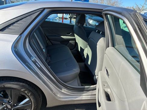 Used 2023 Hyundai Elantra SEL w/ Cargo Package image 18