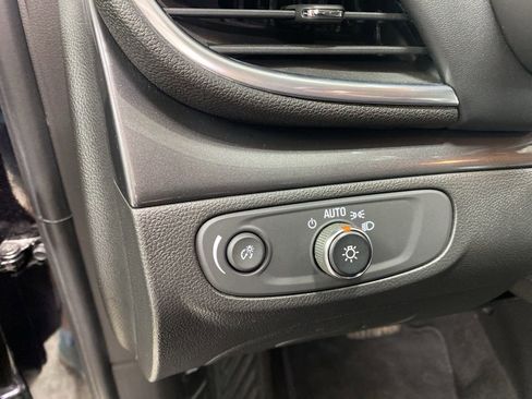 Used 2021 Buick Encore Preferred AWD/4WD image 29