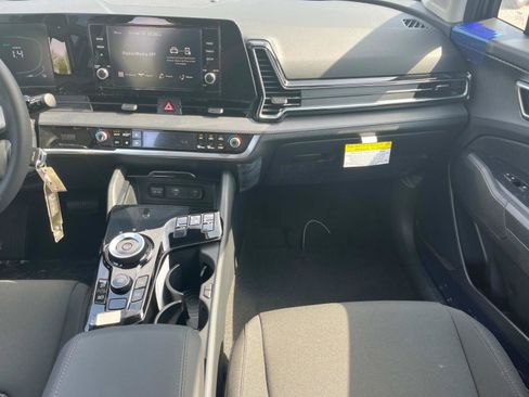 New 2025 Kia Sportage LX FWD image 13
