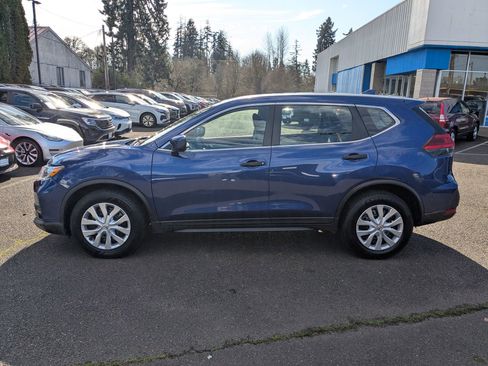 Used 2017 Nissan Rogue S image 2