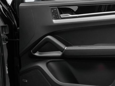 Certified 2026 Porsche Cayenne S AWD/4WD image 19
