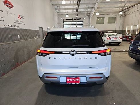 Used 2025 Nissan Pathfinder SL AWD/4WD image 4