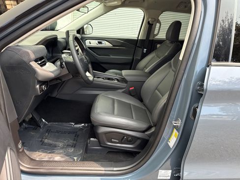 Used 2026 Ford Explorer Active w/ Active Comfort Package AWD/4WD image 9