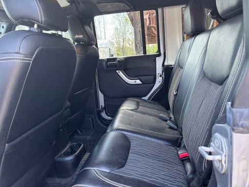 Used 2015 Jeep Wrangler Unlimited Sport AWD/4WD image 12