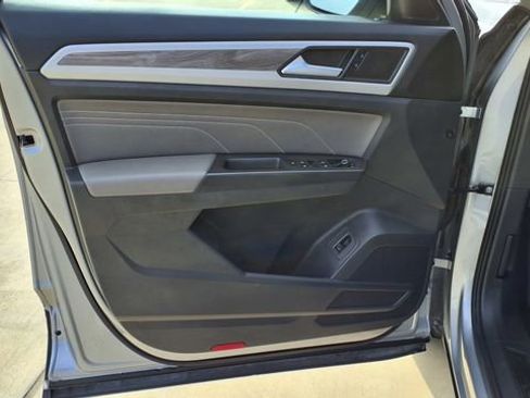 Used 2023 Volkswagen Atlas Cross Sport SE w/ Panoramic Sunroof Package image 18