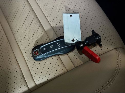 Used 2021 Porsche Cayenne Sport Utility 4D image 27