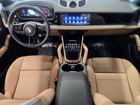 New 2026 Porsche Cayenne Coupe AWD/4WD image 13