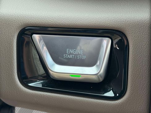 Used 2025 GMC Yukon Denali w/ Advanced Technology Package RWD image 15