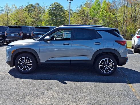 Used 2026 Chevrolet TrailBlazer LT w/ LT Cold Weather Package FWD image 4