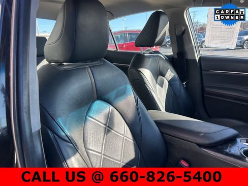 Used 2018 Toyota Camry XLE image 5