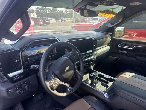 Used 2024 Chevrolet Silverado 1500 High Country w/ High Country Premium Package image 10