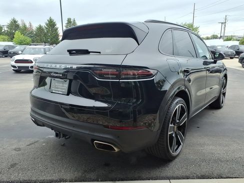 Used 2023 Porsche Cayenne AWD/4WD image 6