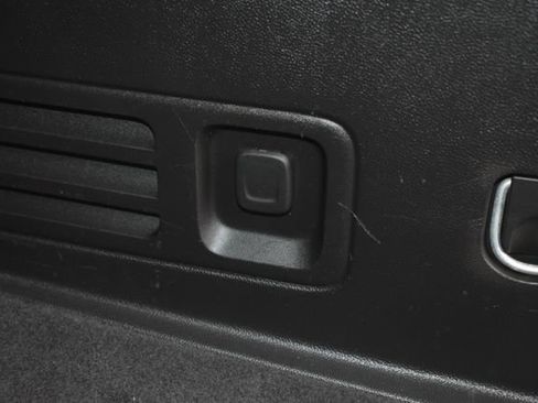 Used 2018 Chevrolet Traverse LT image 39