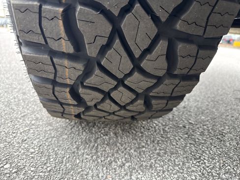 Used 2024 Chevrolet Silverado 2500 ZR2 w/ Technology Package image 12