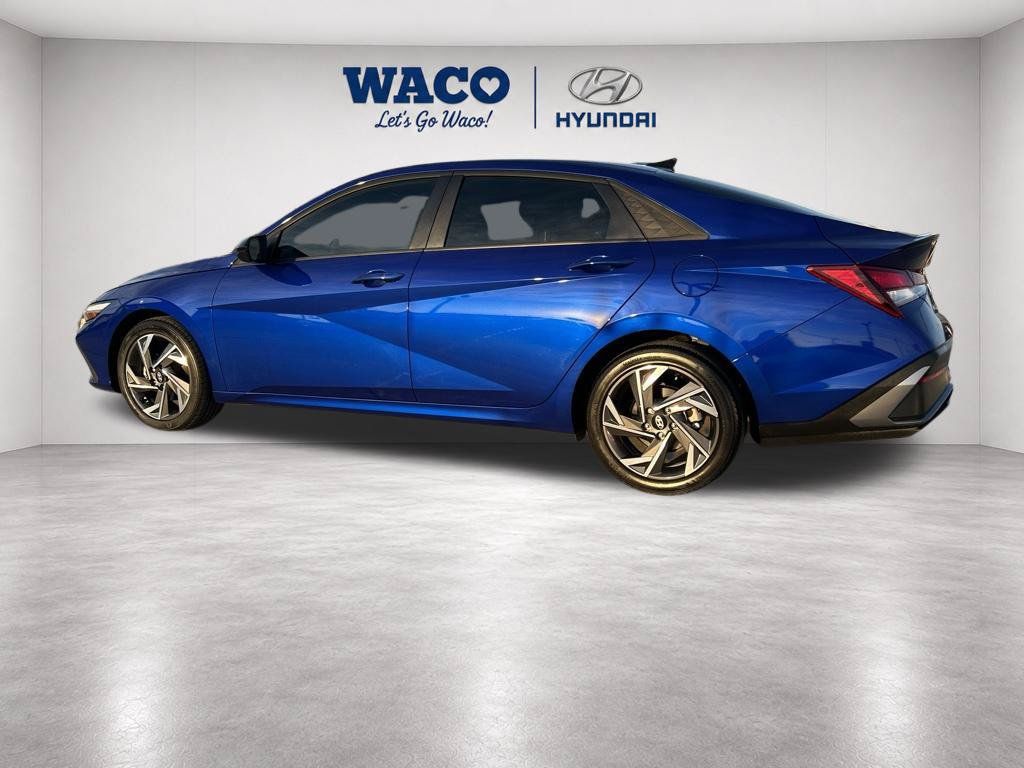 Used 2025 Hyundai Elantra Sport FWD image 5