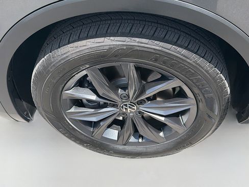 Used 2023 Volkswagen Tiguan SE image 36