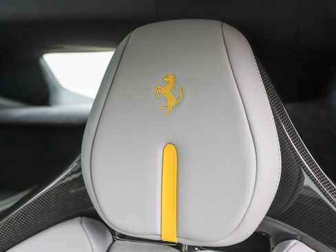 Certified 2025 Ferrari 12Cilindri RWD image 8