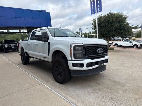 Used 2023 Ford F250 Lariat w/ Sport Appearance Package AWD/4WD image 2