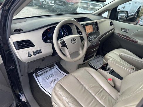 Used 2011 Toyota Sienna XLE image 12