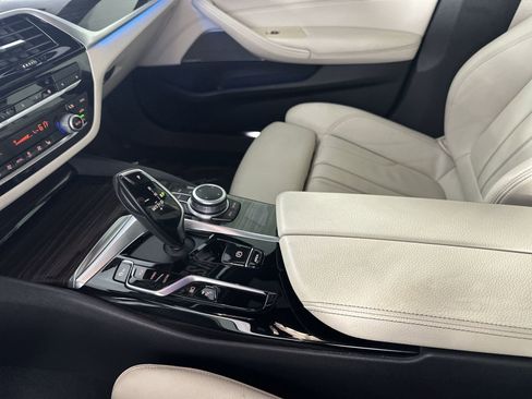 Used 2022 BMW 530e w/ Premium Package RWD image 21