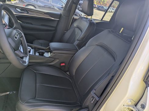 New 2025 Jeep Grand Cherokee Limited w/ Luxury Tech Group II AWD/4WD image 19