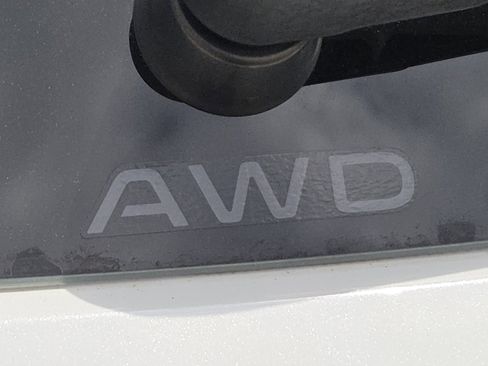 Used 2023 Honda HR-V LX image 9