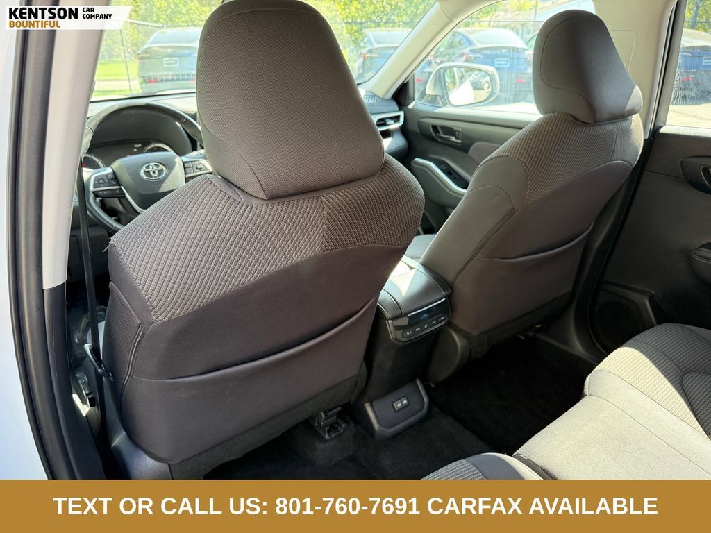 Used 2025 Toyota Highlander LE AWD/4WD image 31