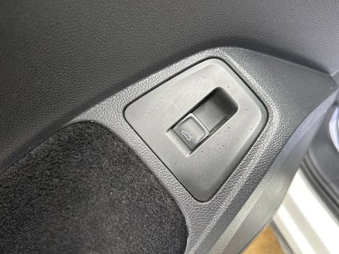 Used 2024 Volkswagen Tiguan Wolfsburg Edition image 17