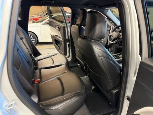 Used 2025 Jeep Compass Limited AWD/4WD image 29