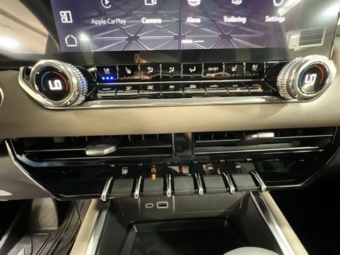 New 2025 GMC Canyon Denali w/ LPO, Denali Black Edition image 11