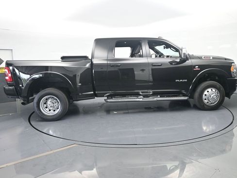 Used 2023 RAM 3500 Limited image 7