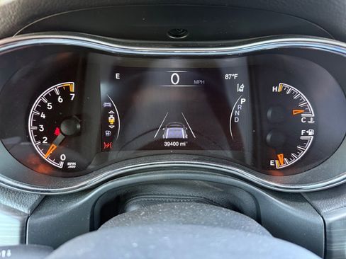 Used 2021 Jeep Grand Cherokee Laredo image 12