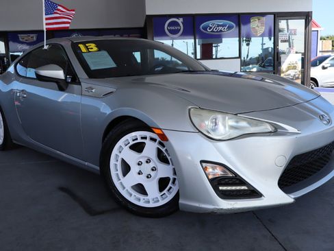 Used 2013 Scion FR-S image 2