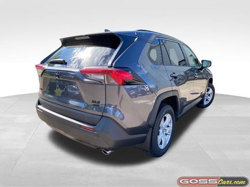 Used 2019 Toyota RAV4 XLE w/ Convenience Package AWD/4WD image 3