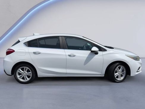 Used 2017 Chevrolet Cruze LT w/ Convenience Package FWD image 3