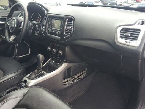 Used 2018 Jeep Compass Latitude FWD image 25