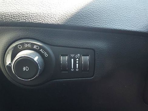 Certified 2019 Jeep Compass Latitude w/ Popular Equipment Group AWD/4WD image 26