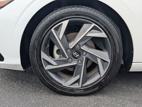 Certified 2025 Hyundai Elantra Limited image 22