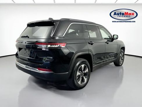 Used 2023 Jeep Grand Cherokee 4WD 4xe image 2