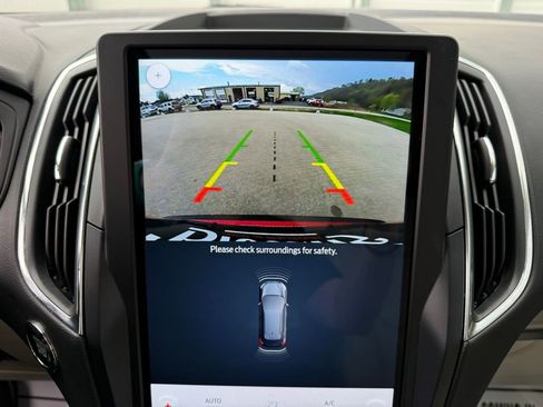 Used 2024 Ford Edge Titanium image 30