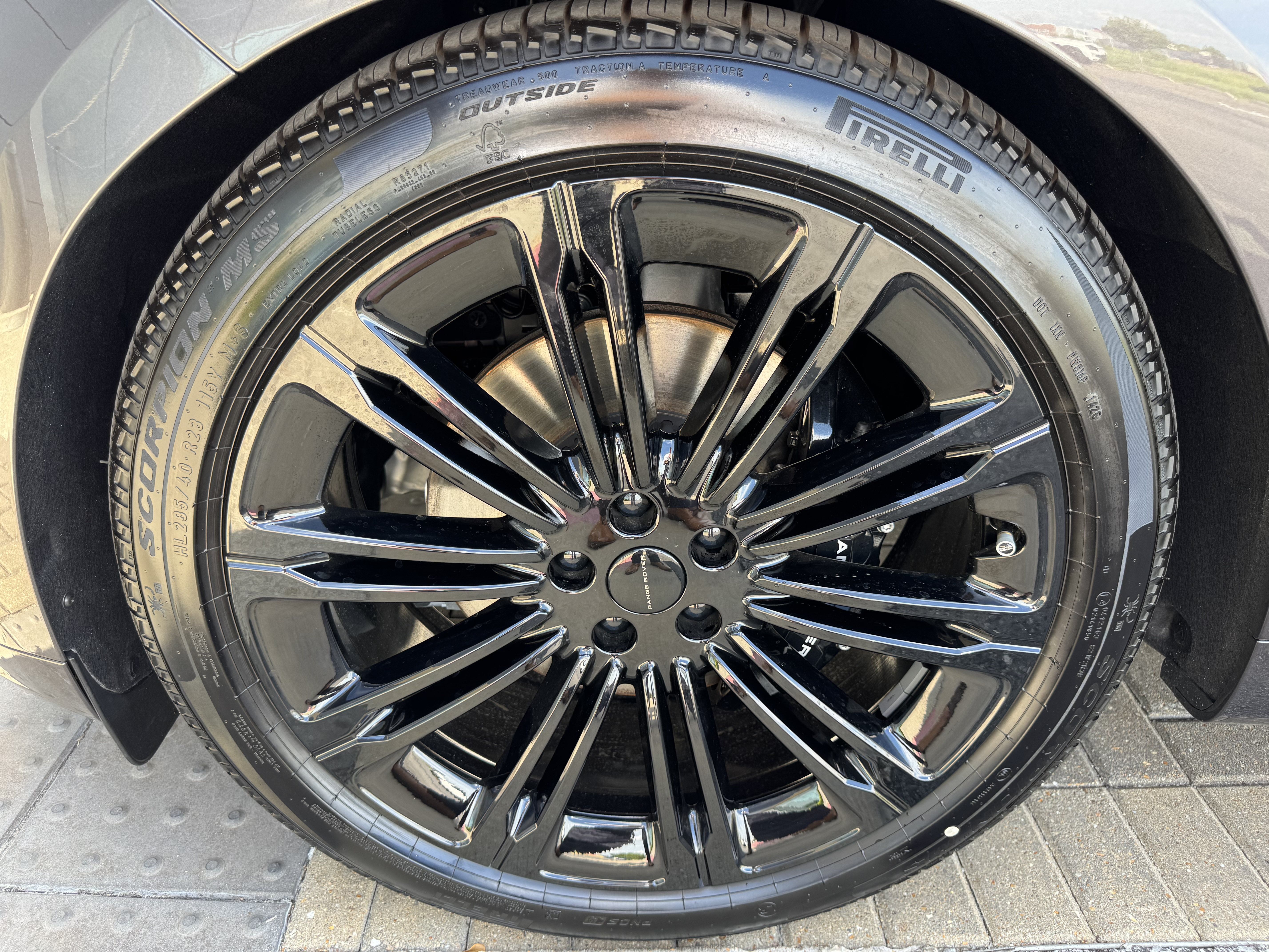 New 2026 Land Rover Range Rover Sport Dynamic SE AWD/4WD image 9