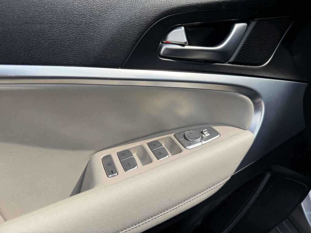 Used 2022 Genesis G70 2.0T RWD image 14