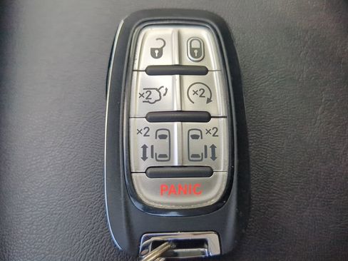 Used 2025 Chrysler Pacifica Select image 30