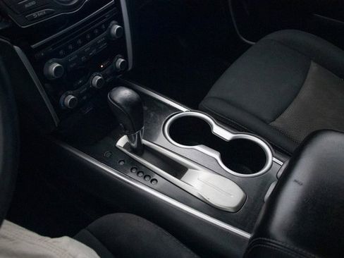 Used 2019 Nissan Pathfinder SV image 32