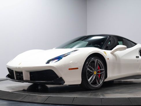 Used 2016 Ferrari 488 GTB RWD image 4