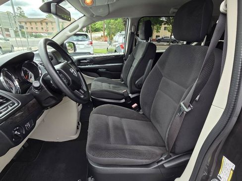 Used 2018 Dodge Grand Caravan SE w/ UConnect Hands-Free Group FWD image 13