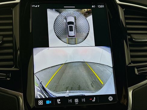 Used 2024 Volvo XC90 B6 Ultimate w/ Protection Package Premier image 23