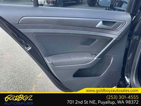 Used 2019 Volkswagen Golf 4-Door FWD image 15